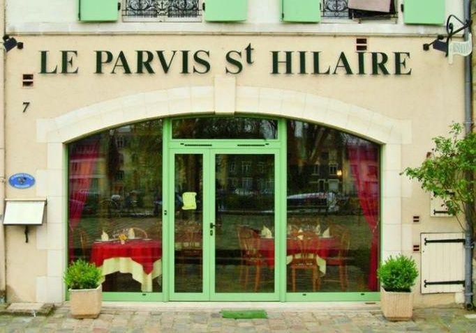 Photo de Le Parvis Saint Hilaire
