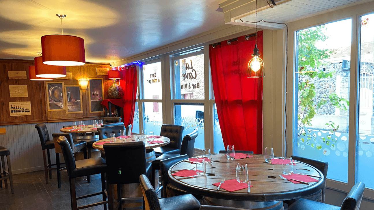 Photo de La Cave. Restaurant, bar à vin & caviste à Marines.