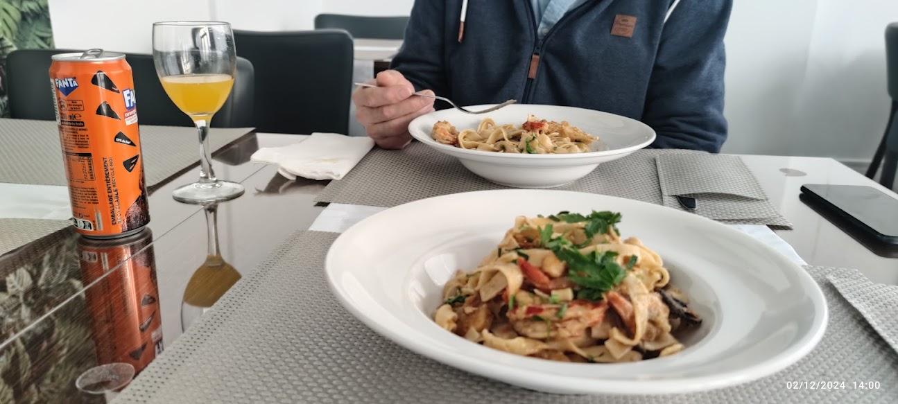 Photo de A TABLE