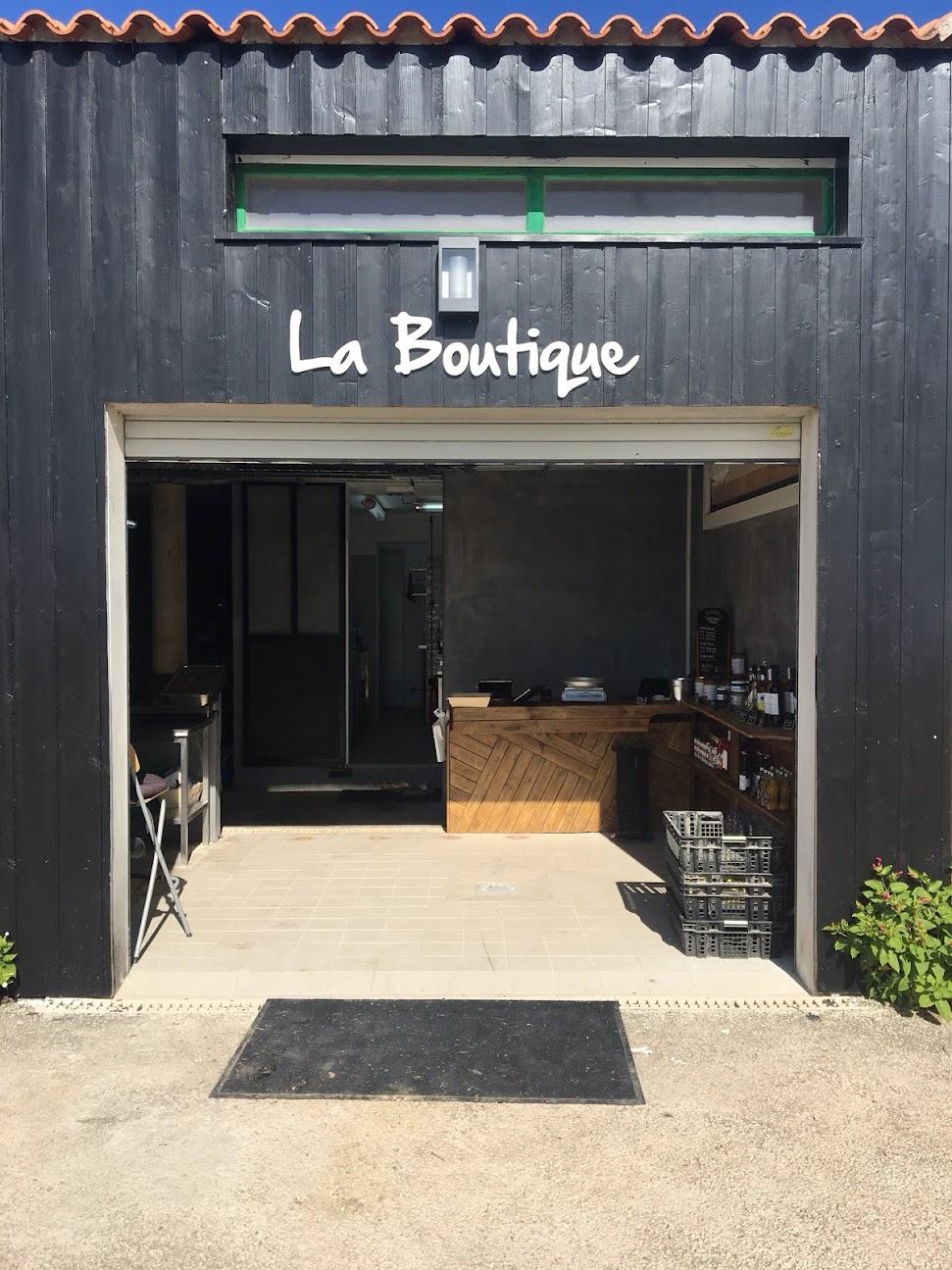 Photo du restaurant La Cabane Oceane : Nº9 Le Bar à Huîtres et La Boutique