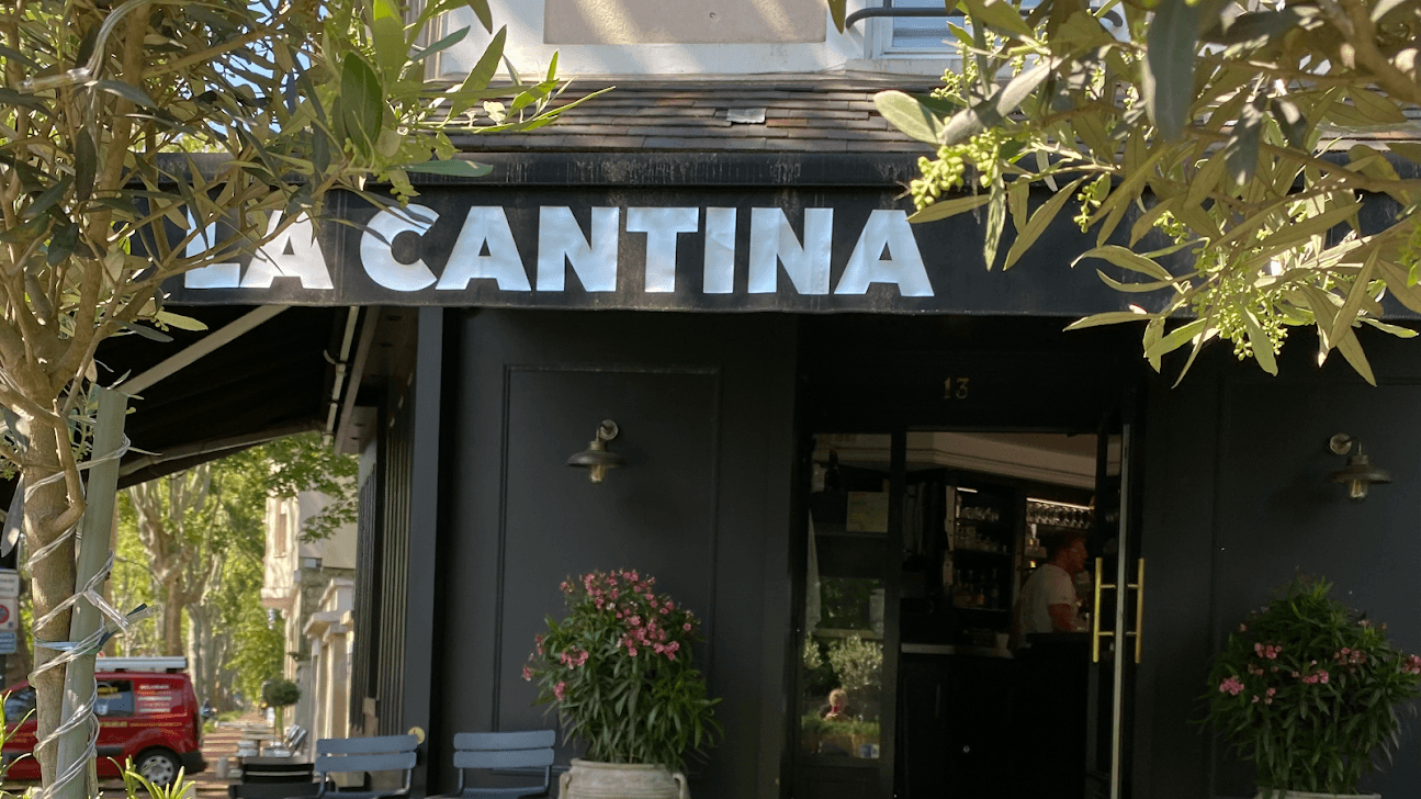 Photo de La Cantina Restaurant italien Le Vésinet - en salle et terrasse - Service traiteur italien : vente sur place et à emporter