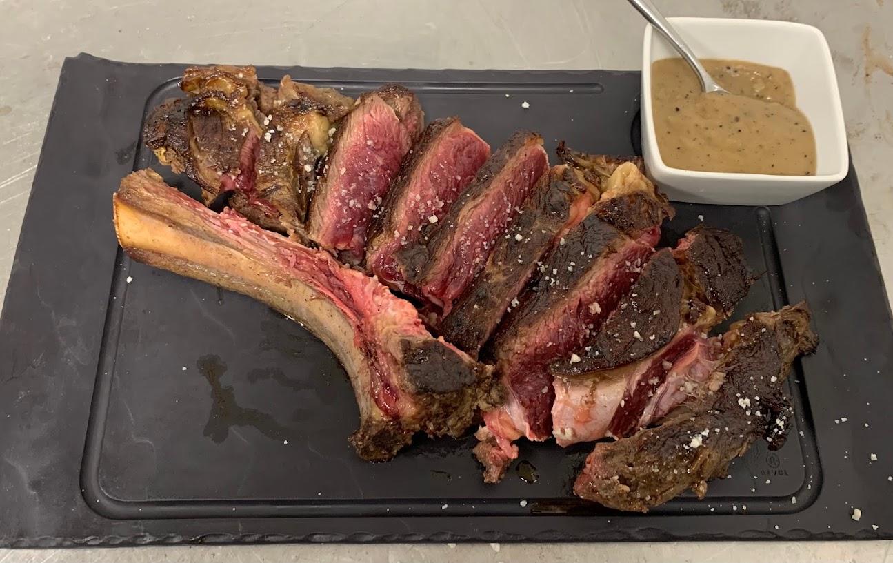 Photo de Bœuf et comptoir de saint chef