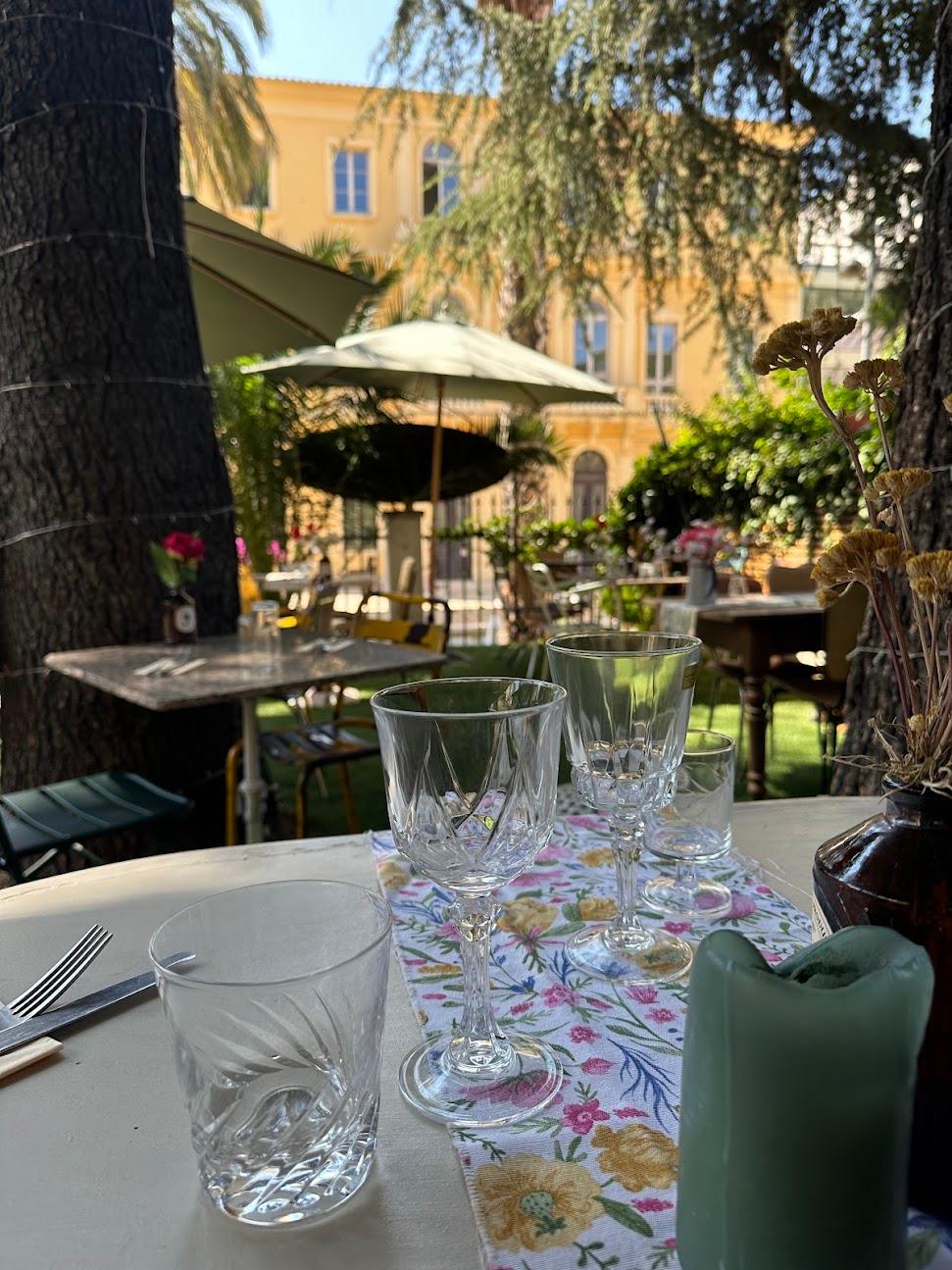 Photo de La Salle - restaurant & brocante