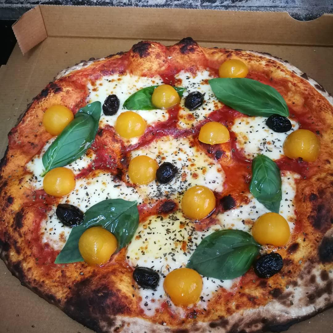 Photo de La main à la pâte, Food truck Pizza Savoie