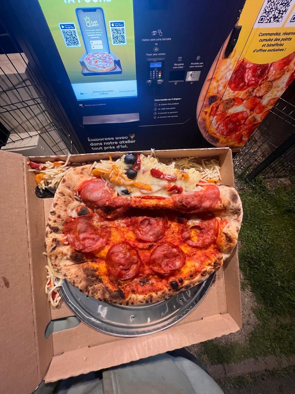 Photo de Just Queen - Distributeur de pizzas