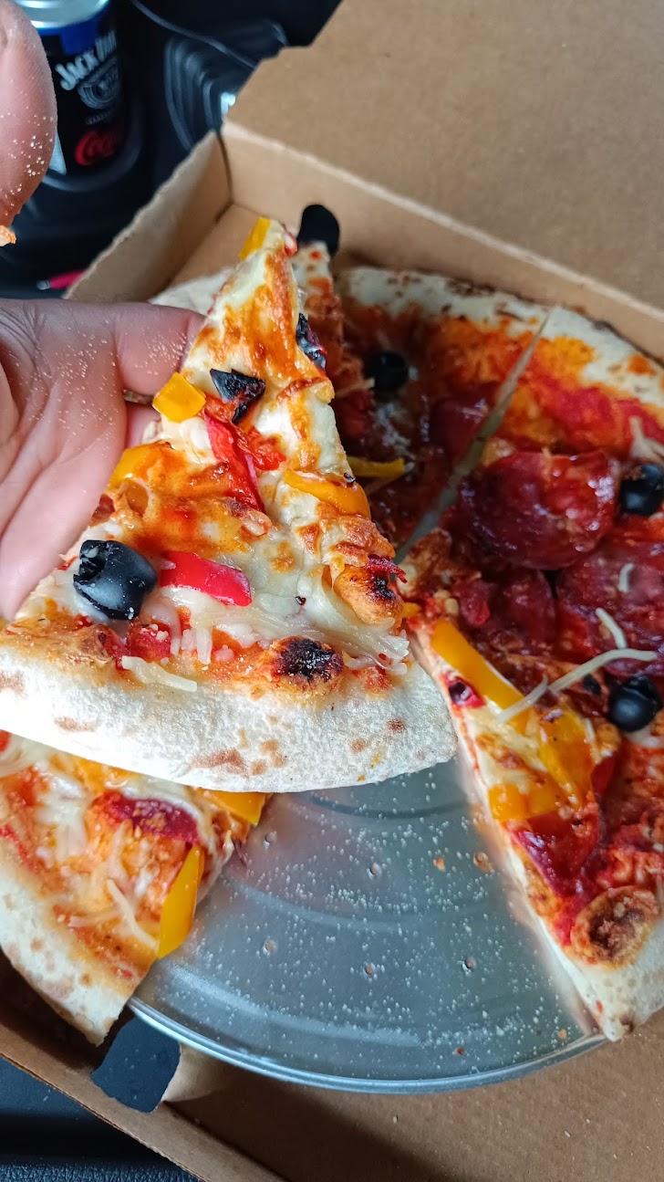 Photo de Just Queen - Distributeur de pizzas