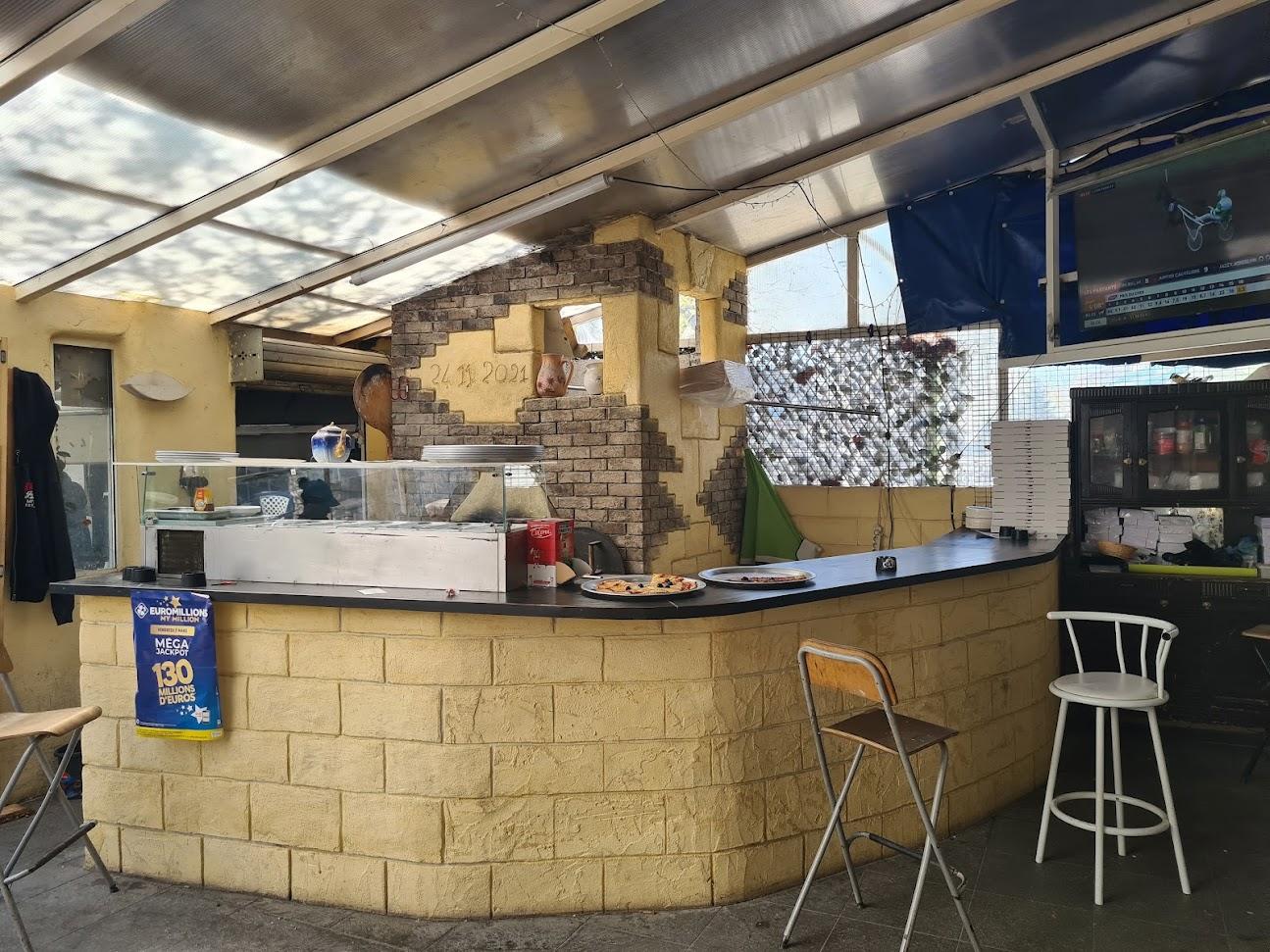 Photo de bar restaurant de la maison carrée