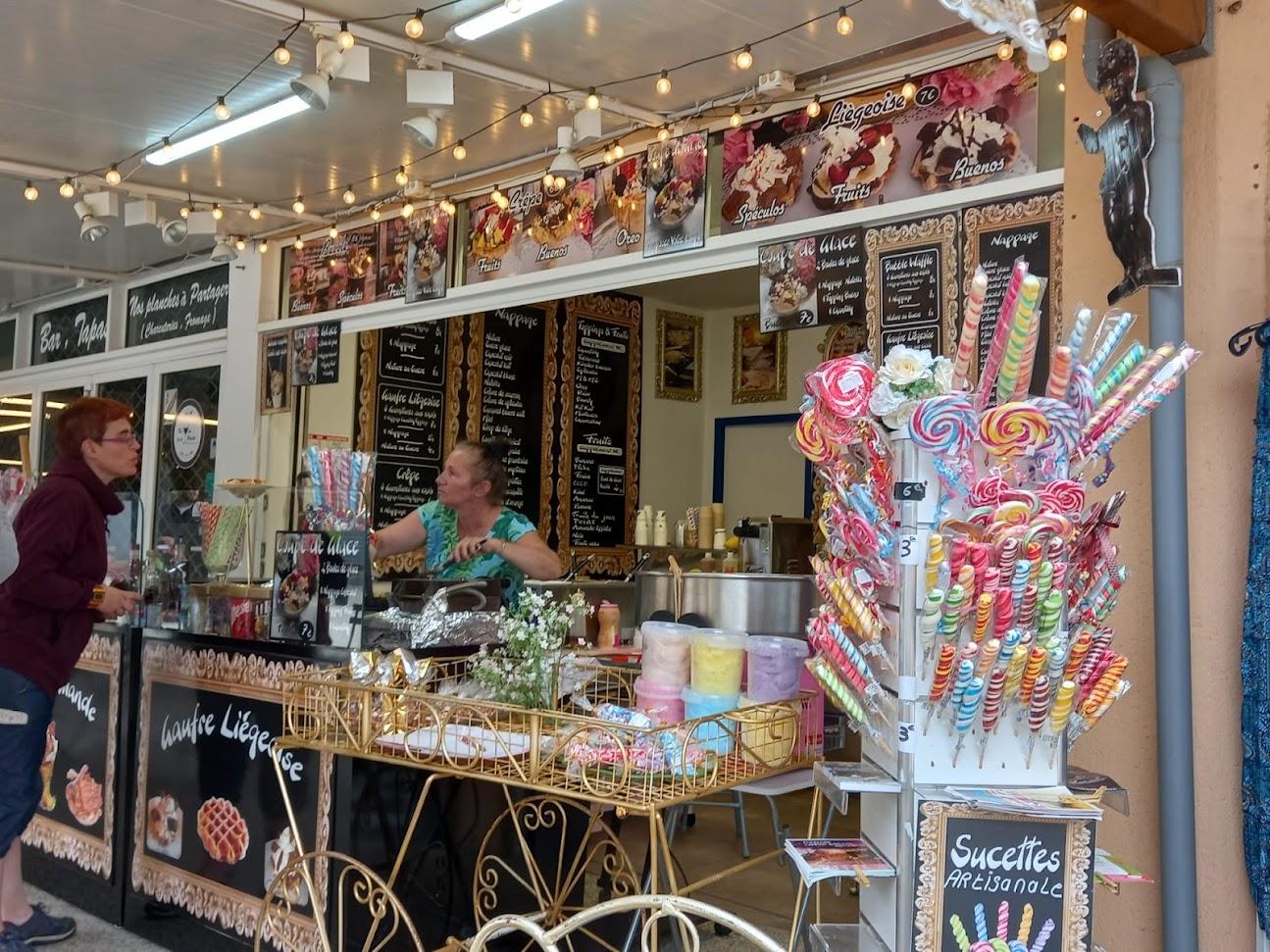 Photo de Crêperie - Belgium waffle, gaufre liégeoise, crêpe, bubble waffle