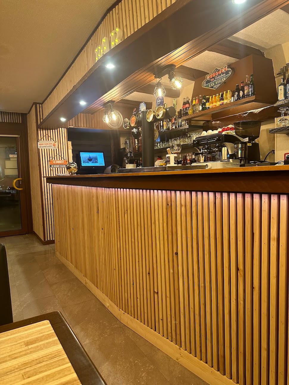 Photo du restaurant à table .!