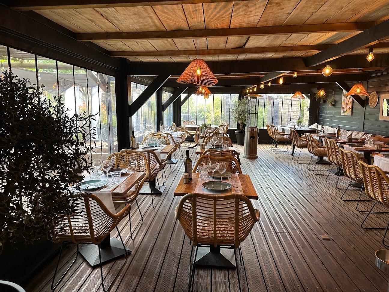 Photo de Les Copains d'Abord - Meilleur Restaurant Grillades Pierrade Cocktails avec Terrasse au Bord de l'Eau 16 Charente Cognac