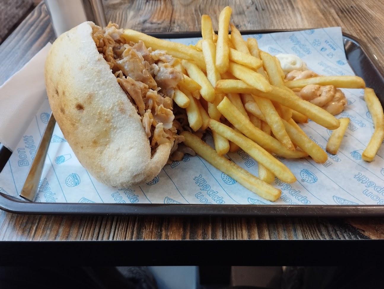 Photo de Kocpinar kebab börek & pide