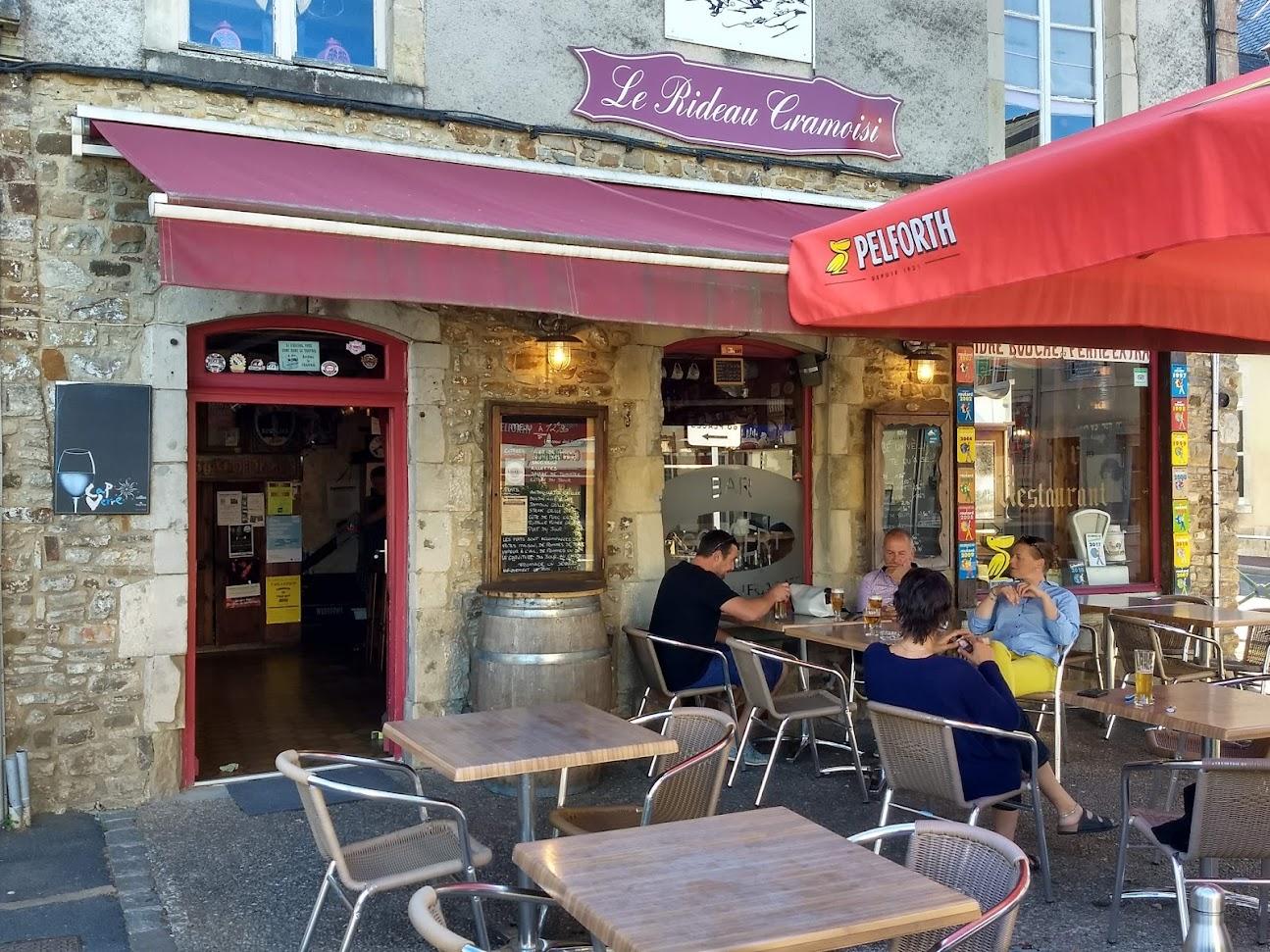Photo de Le Rideau Cramoisi