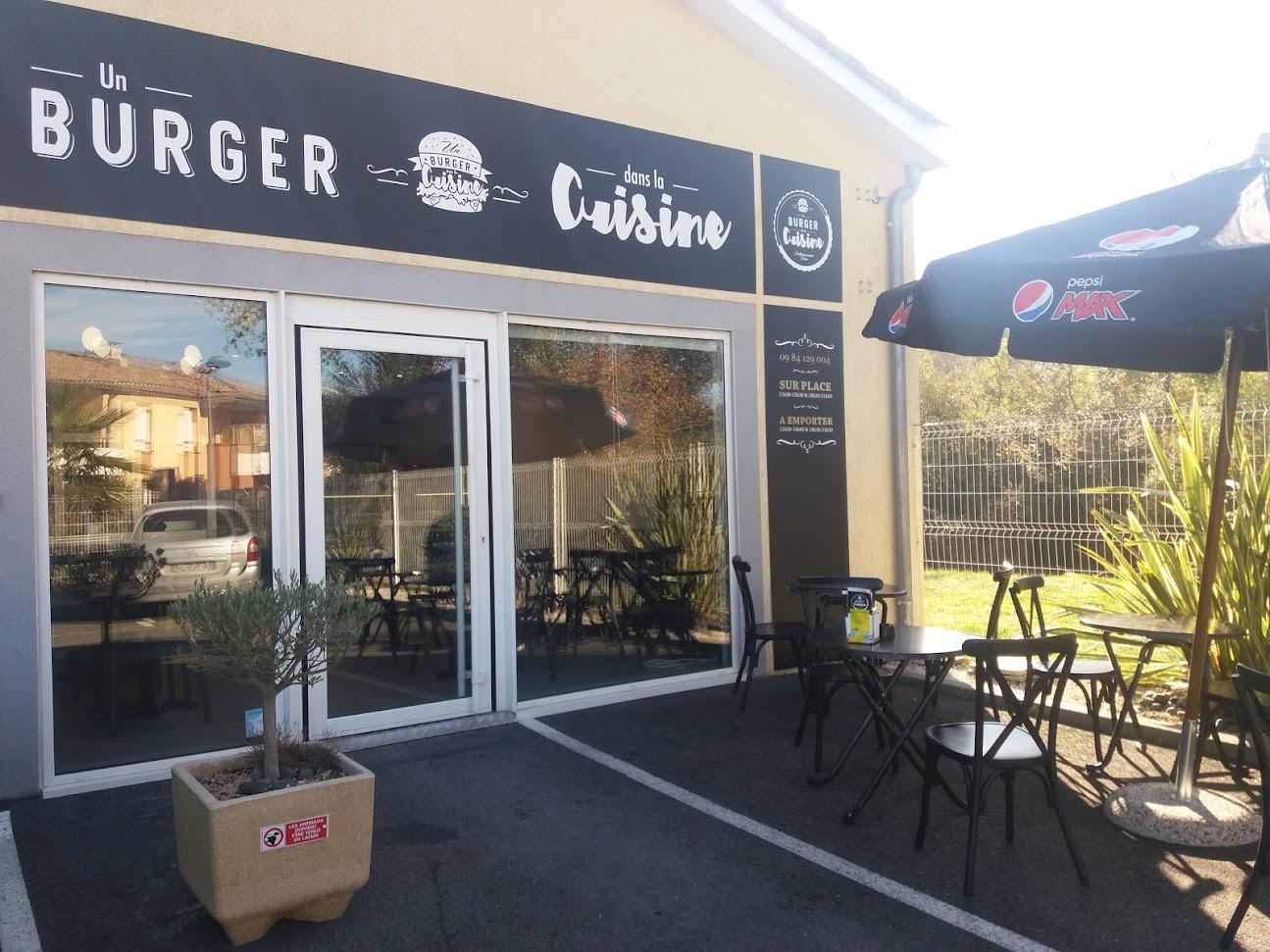 Photo de Un burger dans la cuisine - Fonbeauzard