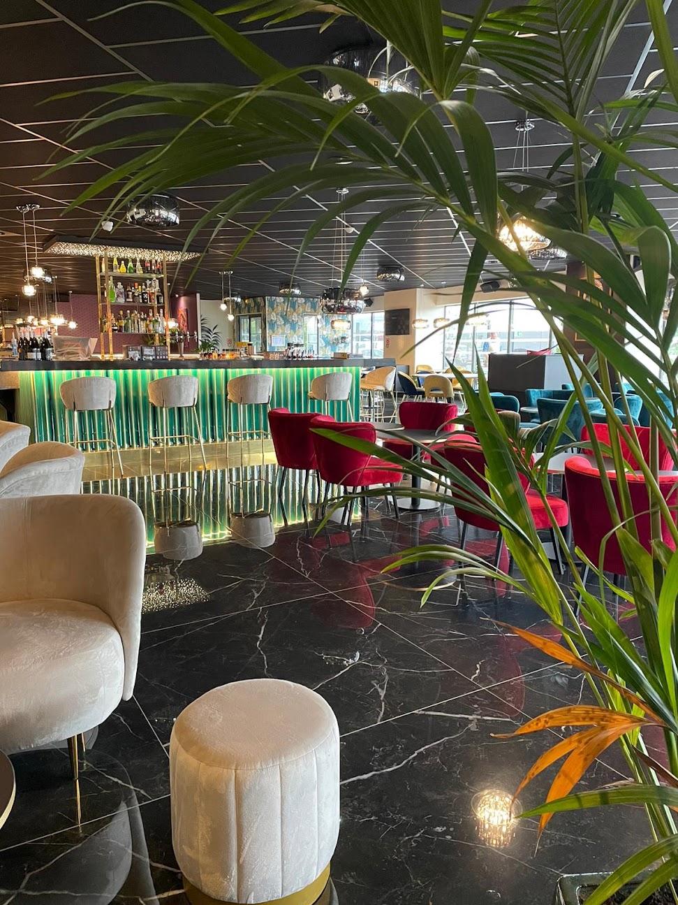 Photo de LE FIVE - Restaurant & Bar