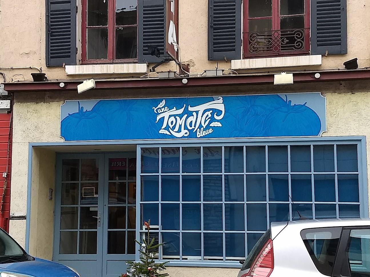 Photo de Une tomate bleue