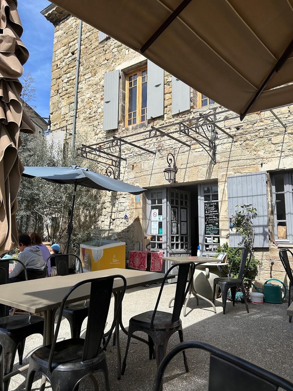 Photo de Le Saint Thiers, restaurant, salon de thé - glaces artisanales l’été - Saoû - Drôme