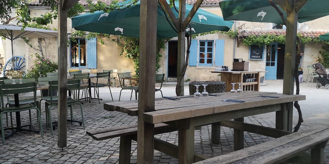 Photo de Restaurant L'Echauguette - Terrasse au bord de l'eau